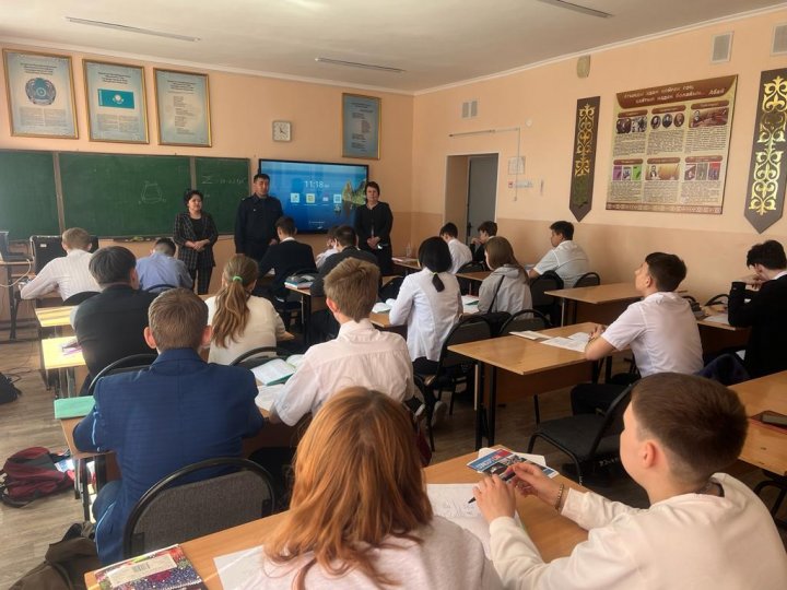 2023 жылдың 25 сәуірінде "№ 18 ЖОББМ" КММ Затон ОП МӨҚБ учаскелік инспекторы полиция аға лейтенанты Талаптан Ербол Қанатбеұлы мектеп әкімшілігімен бірлесіп 8-9 сынып оқушыларымен  кездесу